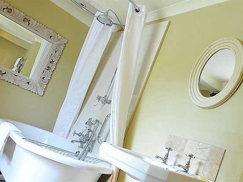 The Horse And Groom Inn Malmesbury Bagian luar foto